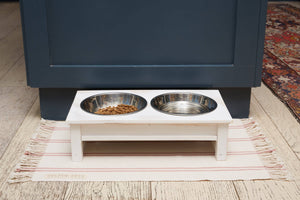 FARMHOUSE Rustic Elevated Pet Feeder
